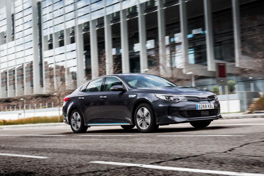  Kia Optima Plug-In Hybrid (JF) 2016 года  (WW) (фото 14 из 41)